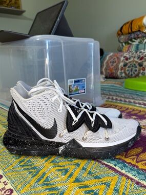 Nike Men’s 11.5 Kyrie 5 Cookies & Cream Sneakers